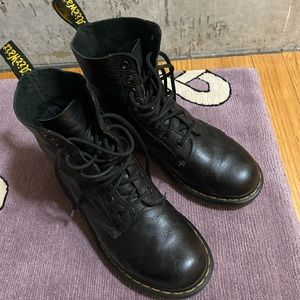 Dr Marten’s pascal leather boot size 7